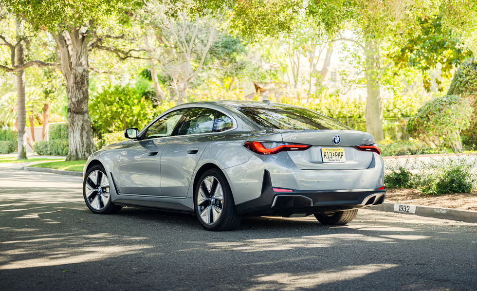 BMW thu hồi bốn mẫu xe điện vì có khả năng mất công suất truyền động