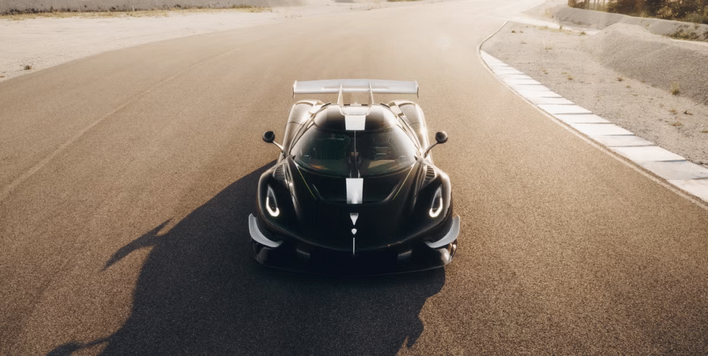 Koenigsegg Sadair's Spear là siêu xe mới nhất và mạnh mẽ nhất từ một công ty nổi tiếng với việc vượt qua giới hạn hợp pháp trên đường bộ.